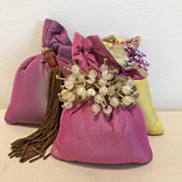 L'ARTISAN PARFUMEUR SACHETS. LOT OF 4 BEADED SACHETS - Picture 7 of 12